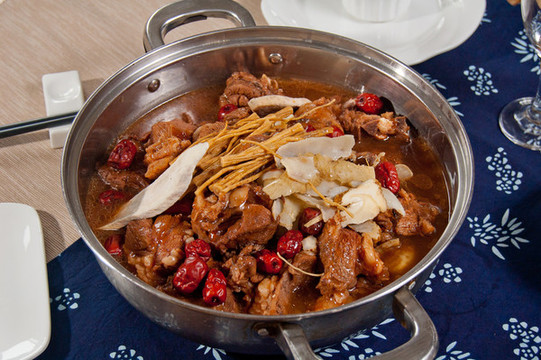一鍋十全大補(bǔ)紅燒肉