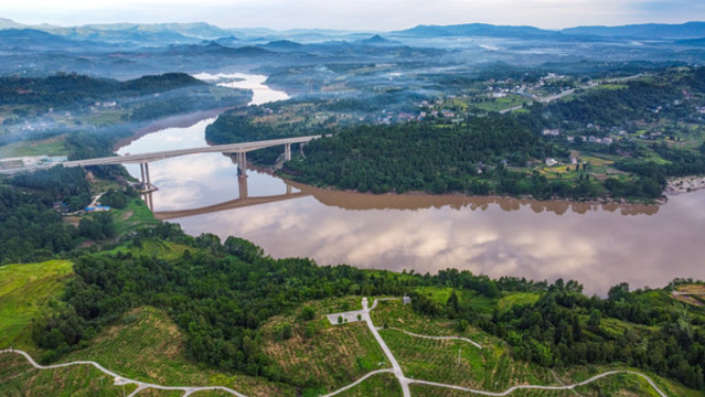 營(yíng)達(dá)高速巴河特大橋