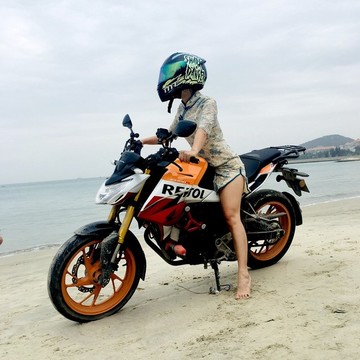 沙灘機(jī)車美女