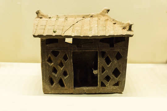 東漢曲尺式陶屋