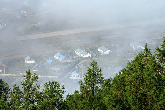 大興安嶺山谷云霧山村