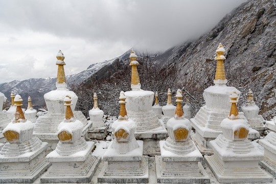 達(dá)拉崗布寺塔林