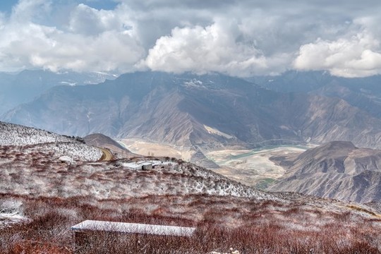 雅魯藏布江河谷