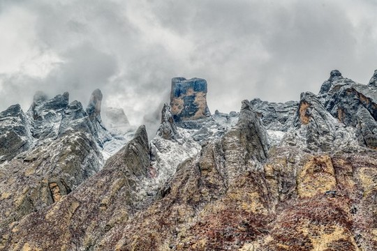 達拉崗布山