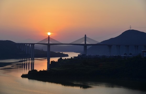 鄖陽漢江日出