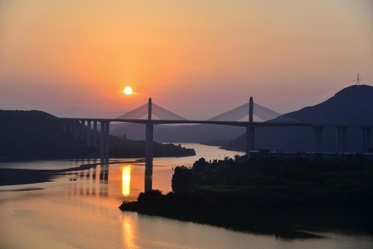 鄖陽漢江日出