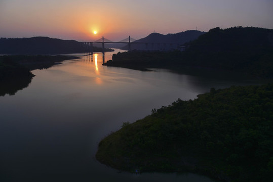 鄖陽漢江日出