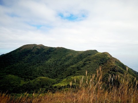 山峰山脊