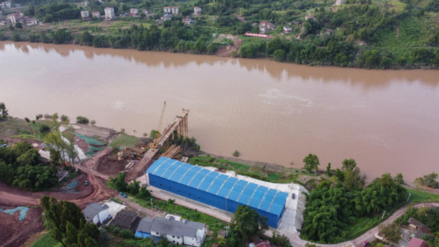 修建中的三匯中學大橋