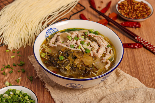 酸菜肉絲小面