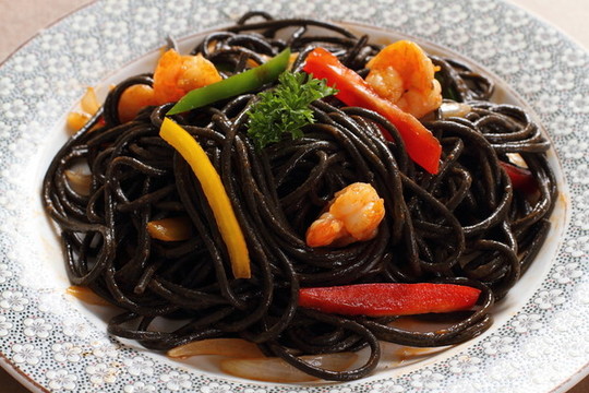 墨魚(yú)汁炒意面