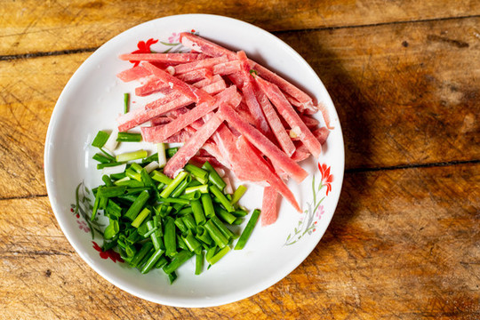 蔥花與鮮肉絲