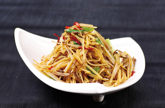 茶樹菇炒土豆絲
