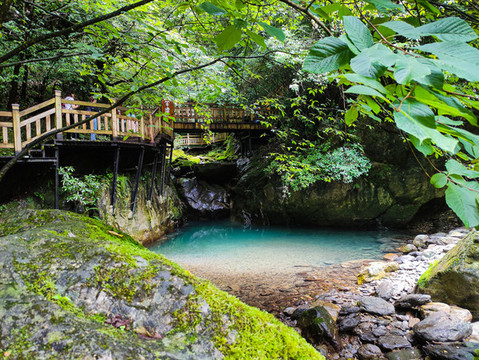神農(nóng)架天生橋