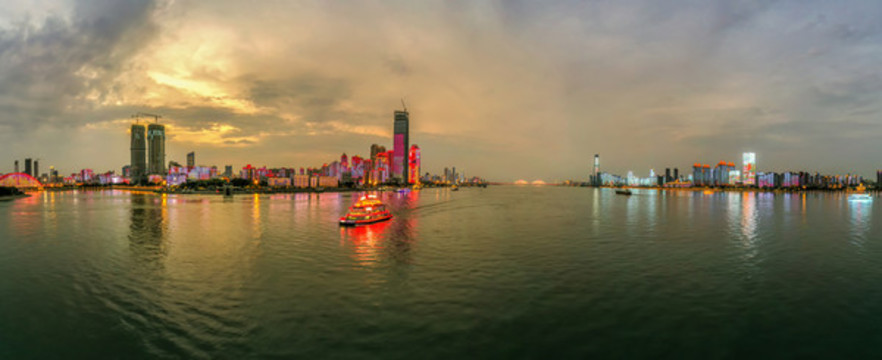 寬闊的漢江長(zhǎng)江江面夜景