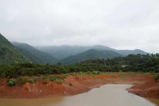 大山叢林天空云朵