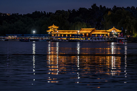夏季的中國長春南湖公園夜景
