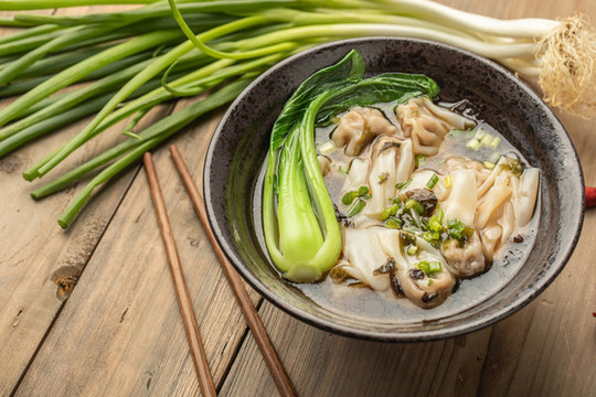 中國傳統(tǒng)美食餛飩