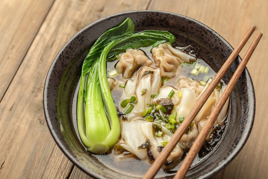 中國(guó)傳統(tǒng)美食餛飩