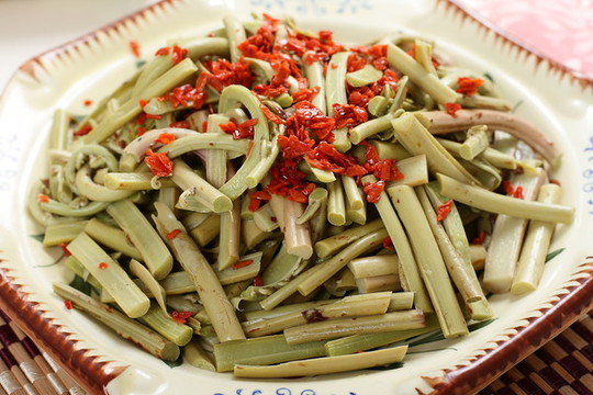 炒蕨菜