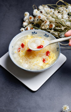 甜酒雞蛋湯圓