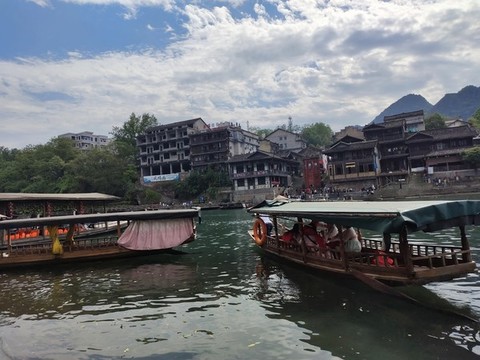 茶峒邊城泛舟