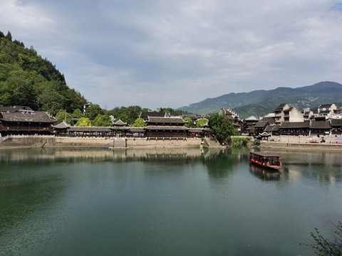 茶峒邊城泛舟
