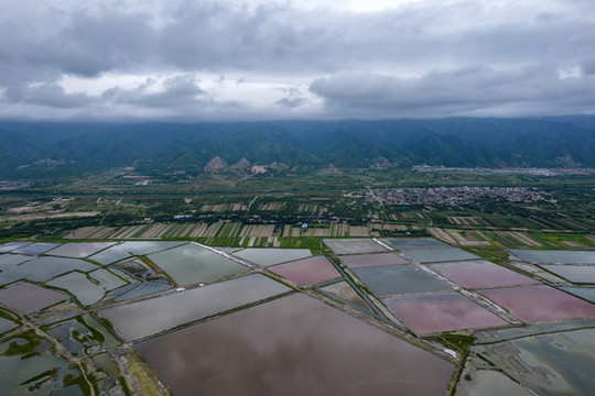 雨后的山西運(yùn)城鹽湖