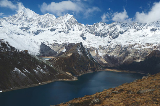 西藏藍(lán)天高原湖泊雪山
