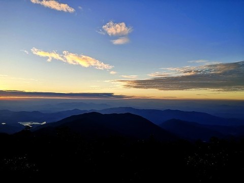 山頂夕陽云彩