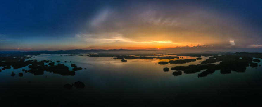 鳥瞰湖上落日全景圖