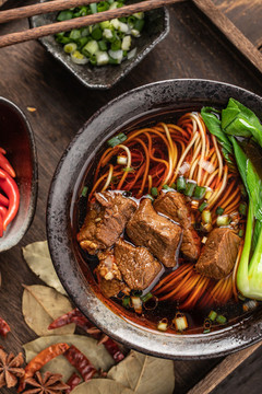 傳統(tǒng)美食牛肉面