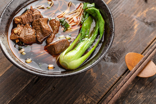 傳統(tǒng)美食牛肉面