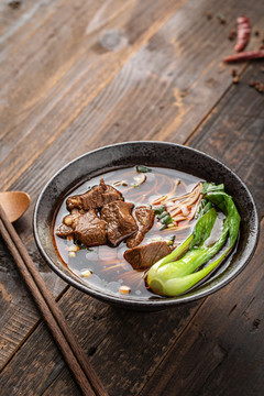 傳統(tǒng)美食牛肉面