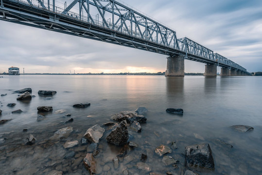 哈爾濱松花江濱州鐵路橋