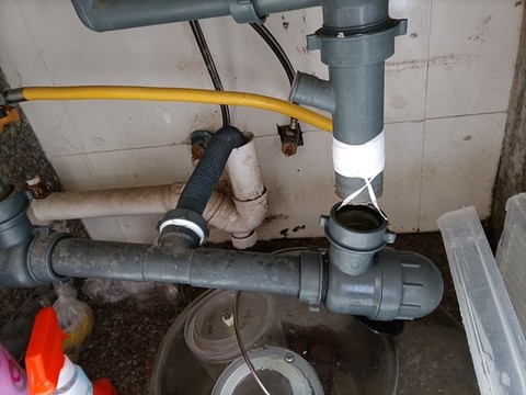 水管脫落