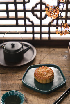 傳統(tǒng)文化中國(guó)風(fēng)中秋節(jié)月餅海報(bào)