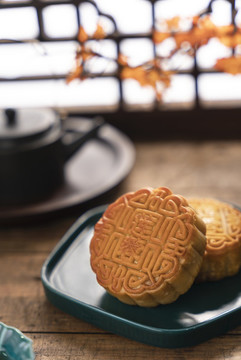傳統(tǒng)文化中國風(fēng)中秋節(jié)月餅海報