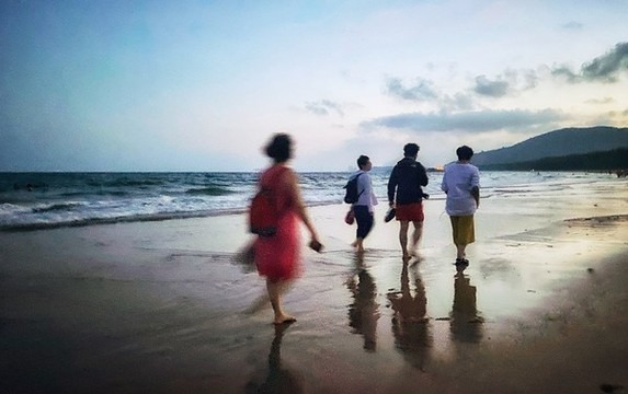 海邊人物