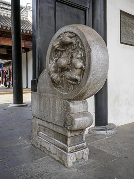 抱鼓石