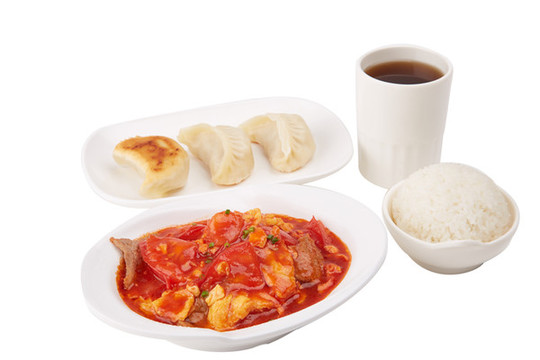 番茄蛋飯配煎餃