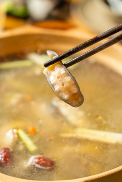涮娃娃魚片
