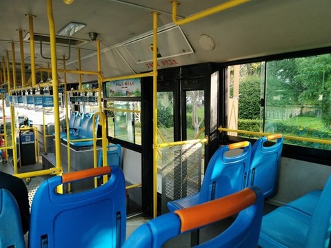 公交車(chē)內(nèi)景