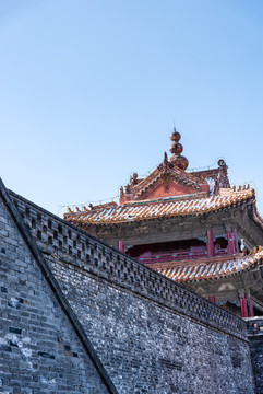 冬天沈陽(yáng)清昭陵的宮殿角樓屋檐