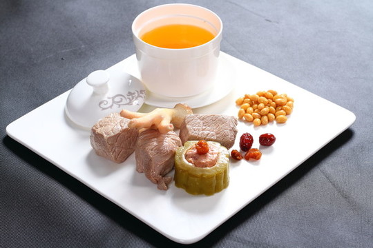 涼瓜黃豆瘦肉湯