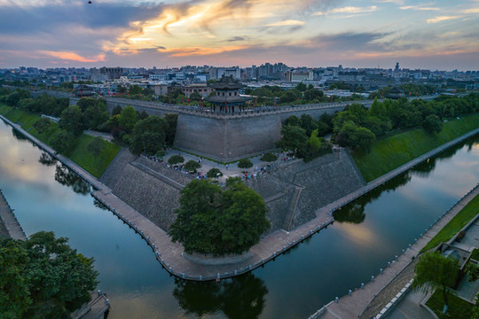 東南城角