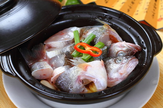 砂鍋燜魚(yú)