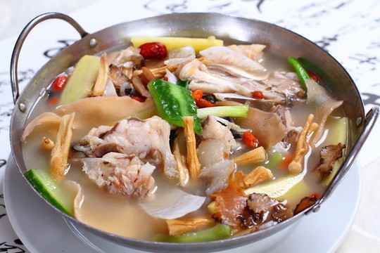 滋補(bǔ)豬蹄煲