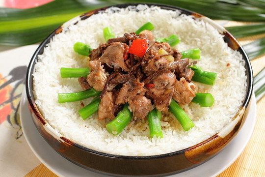 雞肉煲仔飯