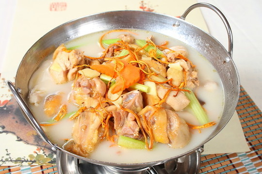 蟲(chóng)草花燉土雞